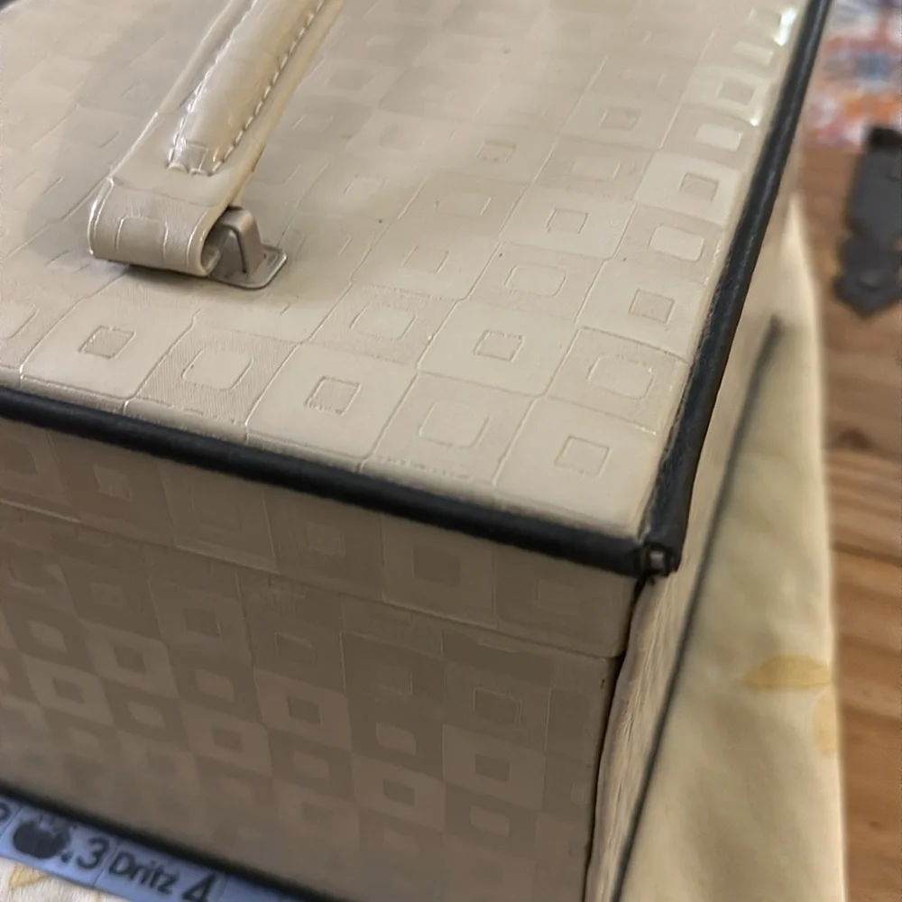 Velvet Lined 3 Drawer Jewelry Box / Organizer w/ Ring Tray and Necklace Belt.